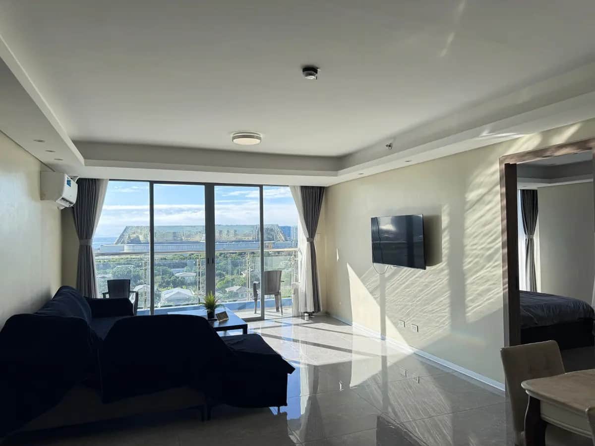 24-hour Front Desk at LCONDOTEL Pasay