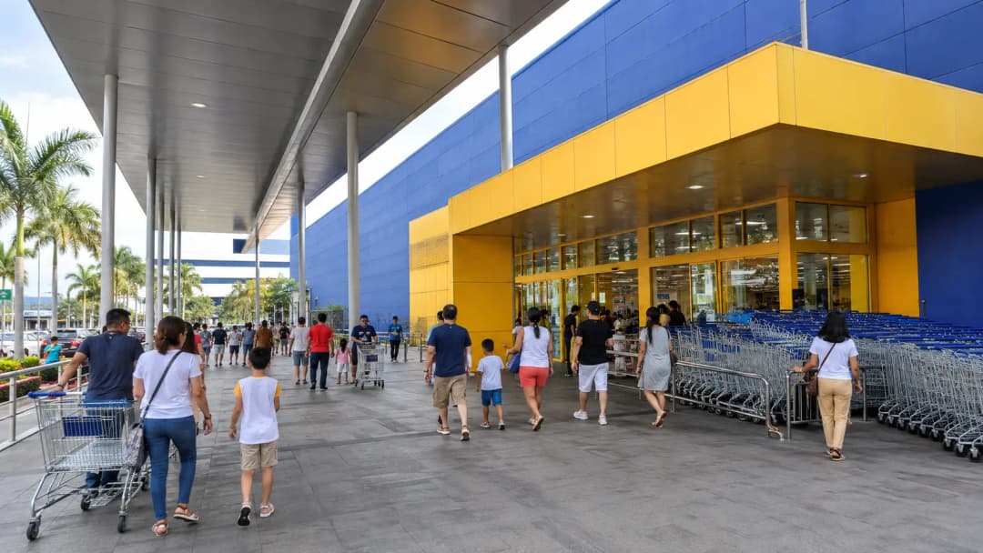 Families arriving at a large modern retail building in the Mall of Asia complex